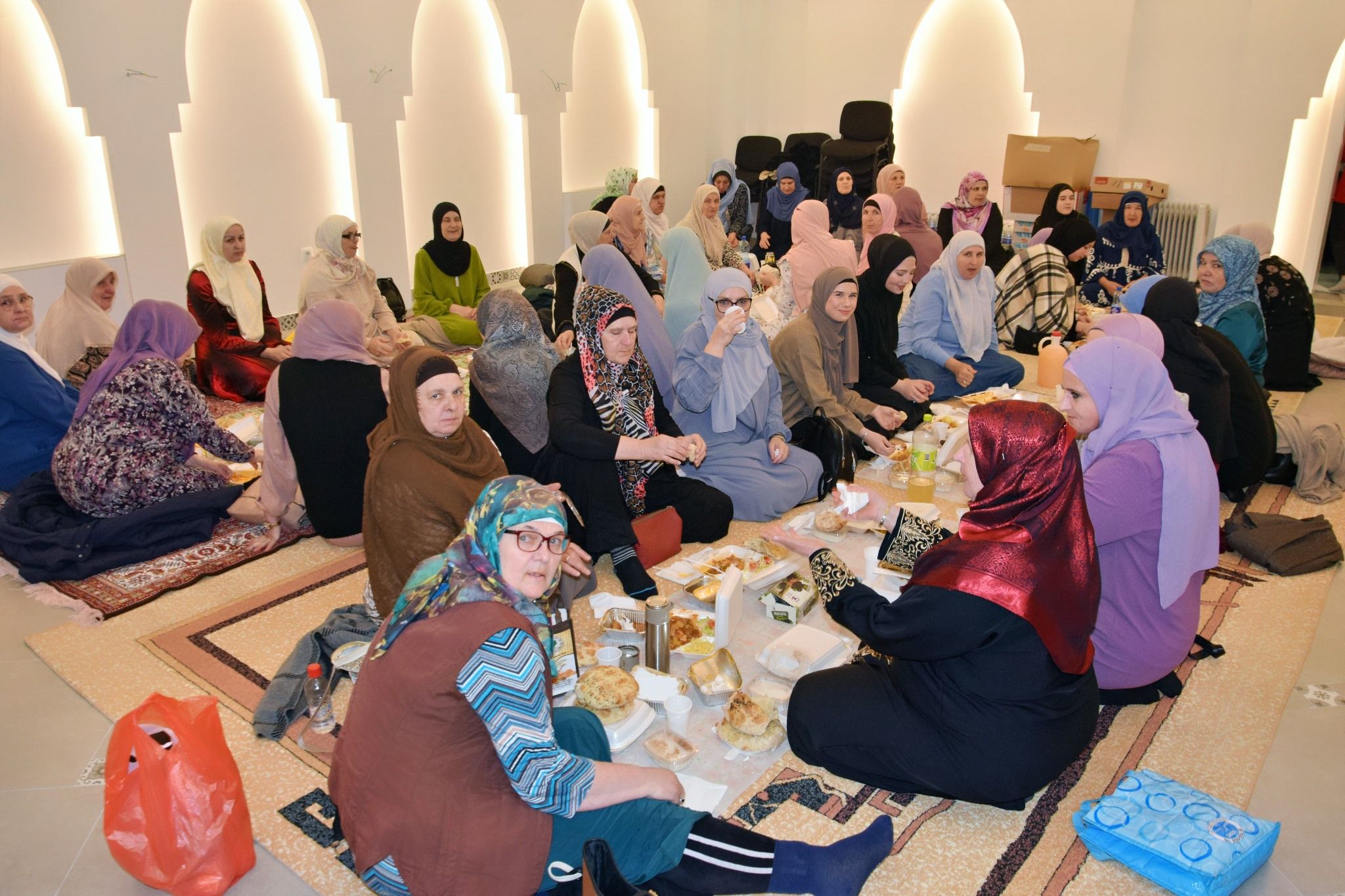 Iftar za 150 postača u džematu Nemila: Visoka delegacija iz Burse prisustvovala iftaru