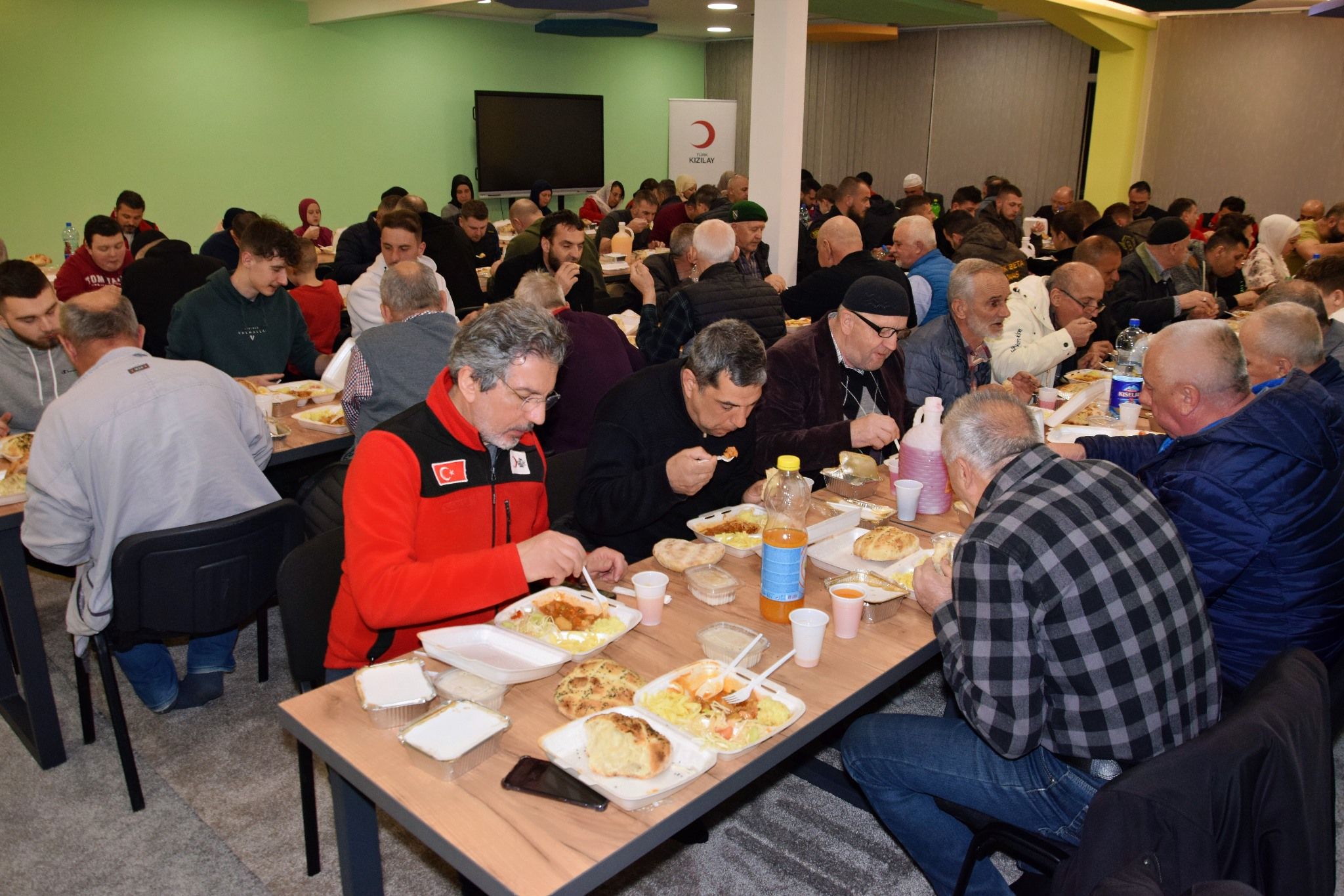 Iftar za 150 postača u džematu Nemila: Visoka delegacija iz Burse prisustvovala iftaru