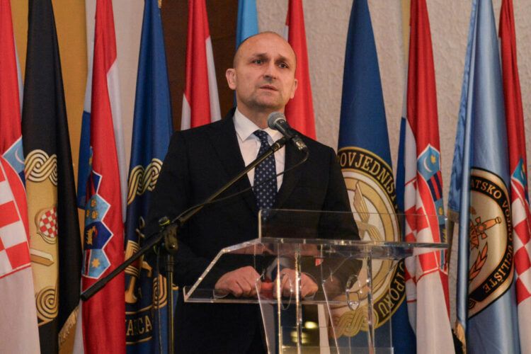 Anušić: Hrvatska nabavlja novi sistem protuzračne odbrane i nema namjeru slati vojnike u Ukrajinu