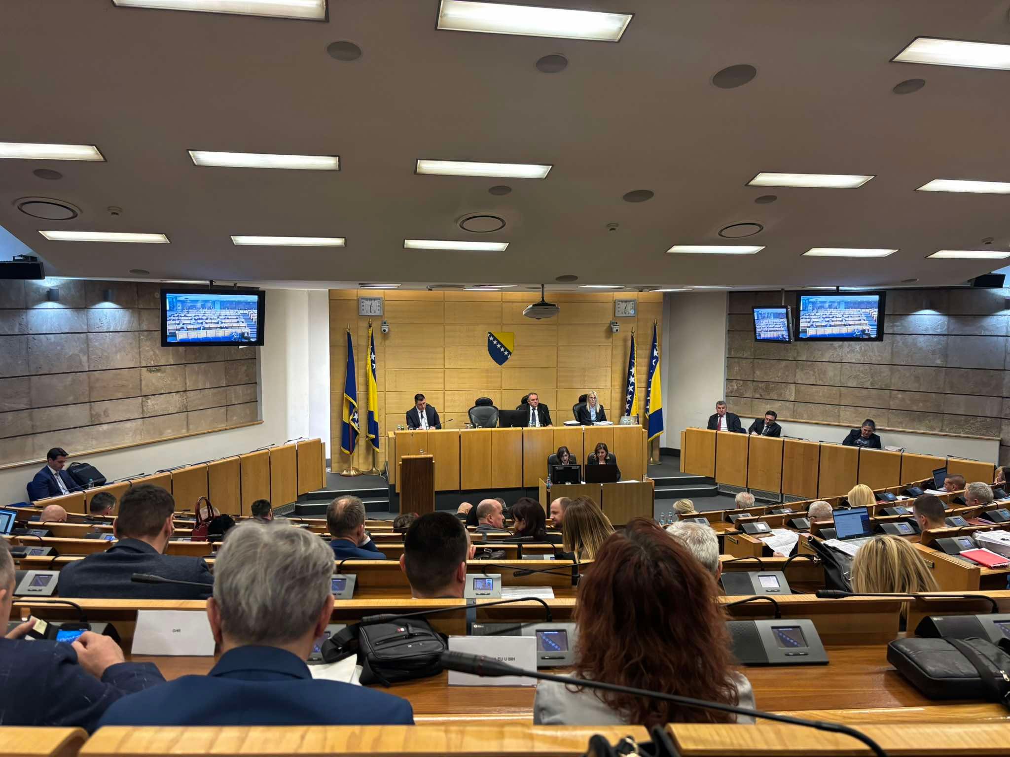 Najviše pažnje privukao je Prijedlog zakona o zaštiti od nasilja u porodici i nasilja prema ženama u Federaciji BiH koji su delegati jednoglasno usvojili. 