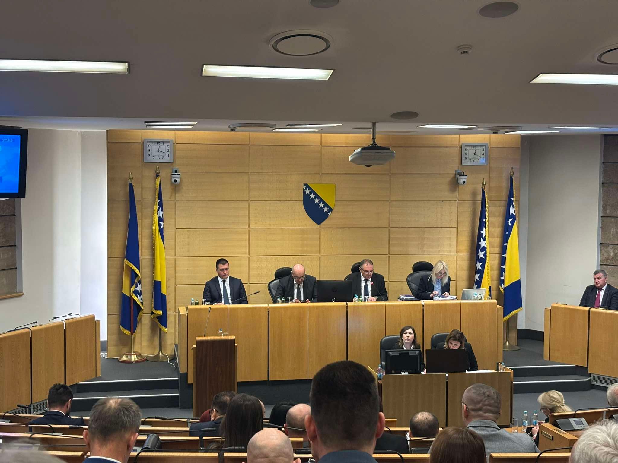 Najviše pažnje privukao je Prijedlog zakona o zaštiti od nasilja u porodici i nasilja prema ženama u Federaciji BiH koji su delegati jednoglasno usvojili. 