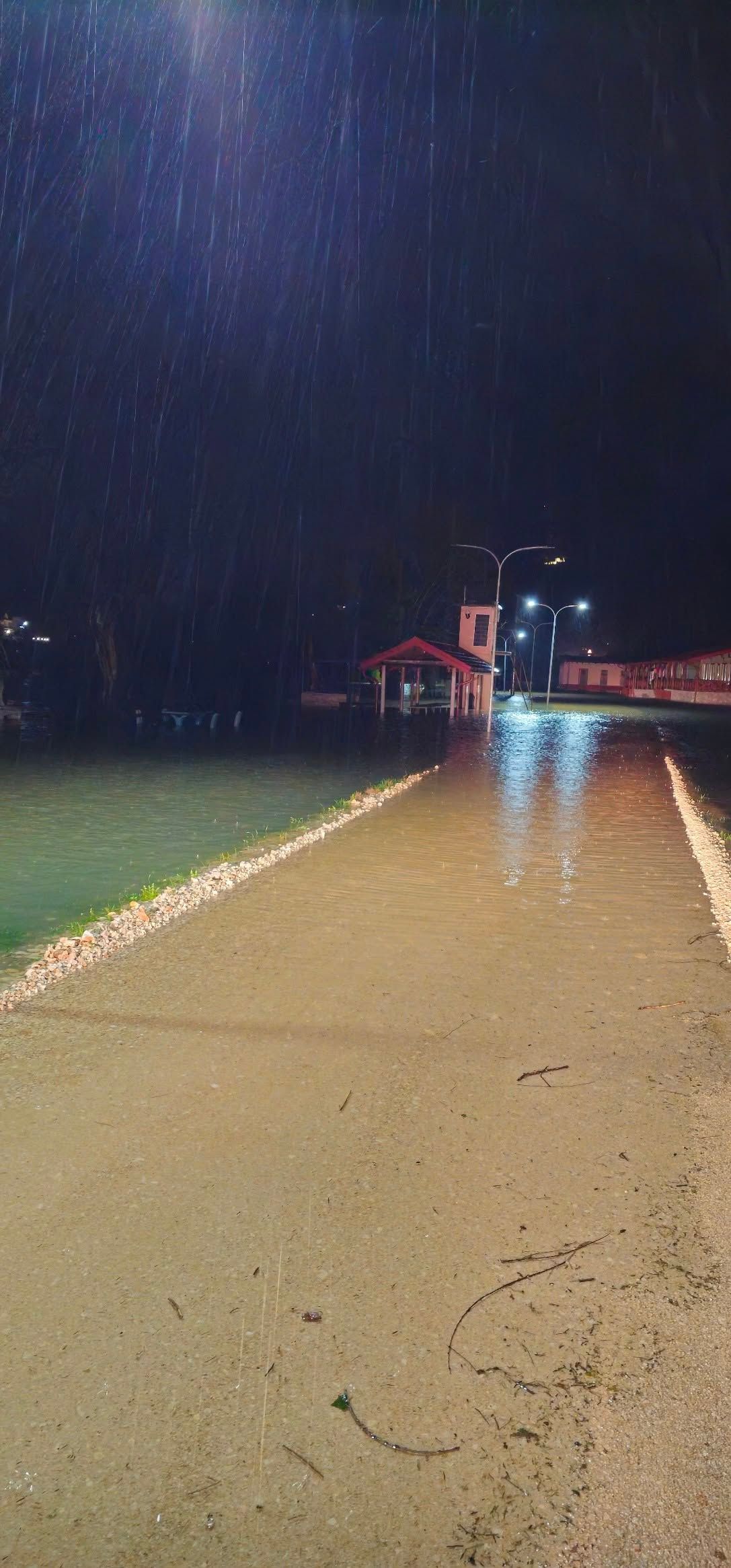 Besana noć je pred stanovnicima Ključa: Sana i Sanica u porastu, civilna zaštita na terenu