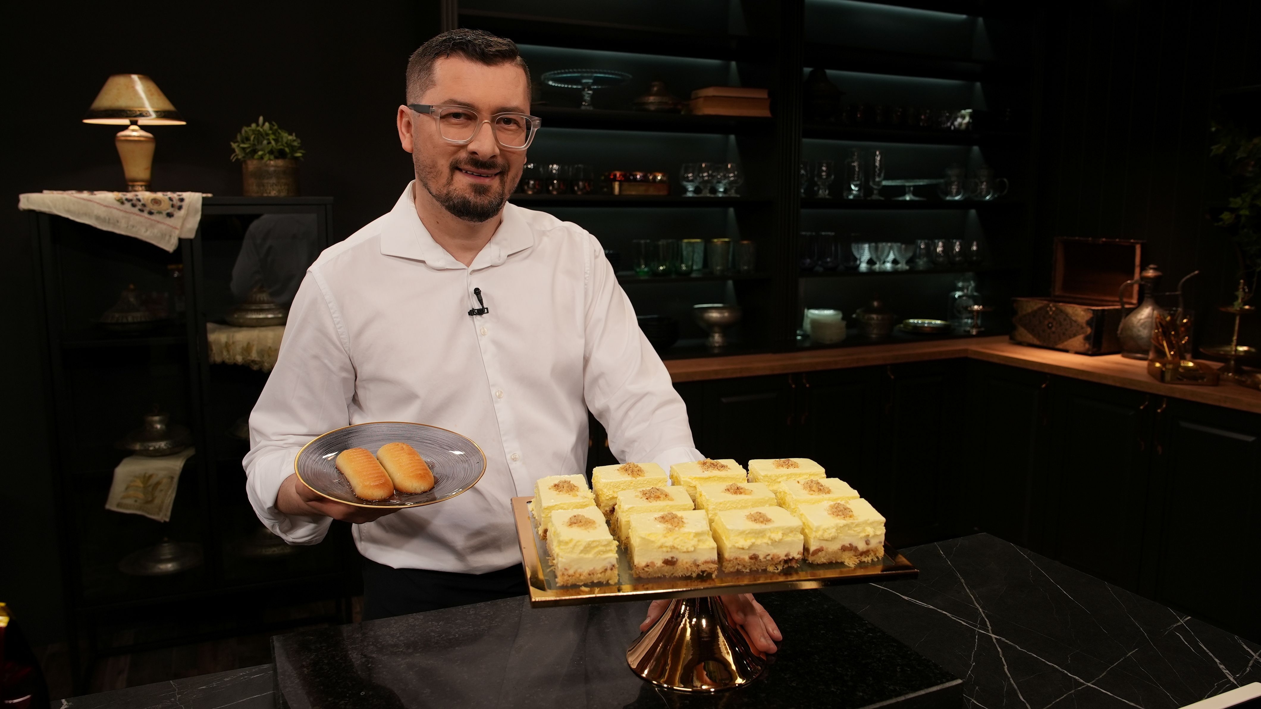 Osim klaičnok kadaifa, naš Damir Rožajac odlučio se za Ekmek kadaif kremasti kolač koji svakoga oduševi na prvi zalogaj