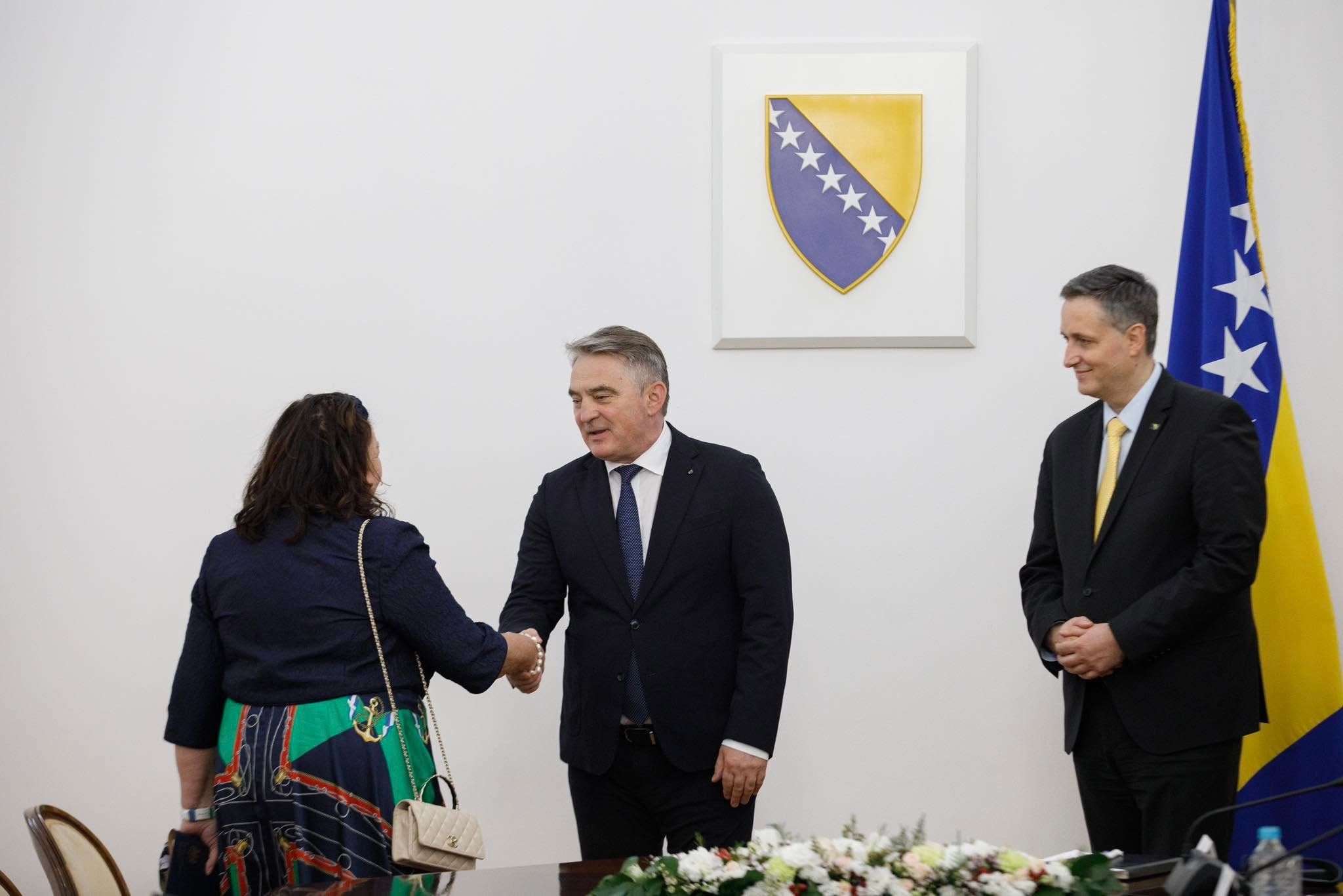 Komšić o sastanku s Pierce: Velika Britanija ostaje snažan partner BiH u jačanju vladavine prava