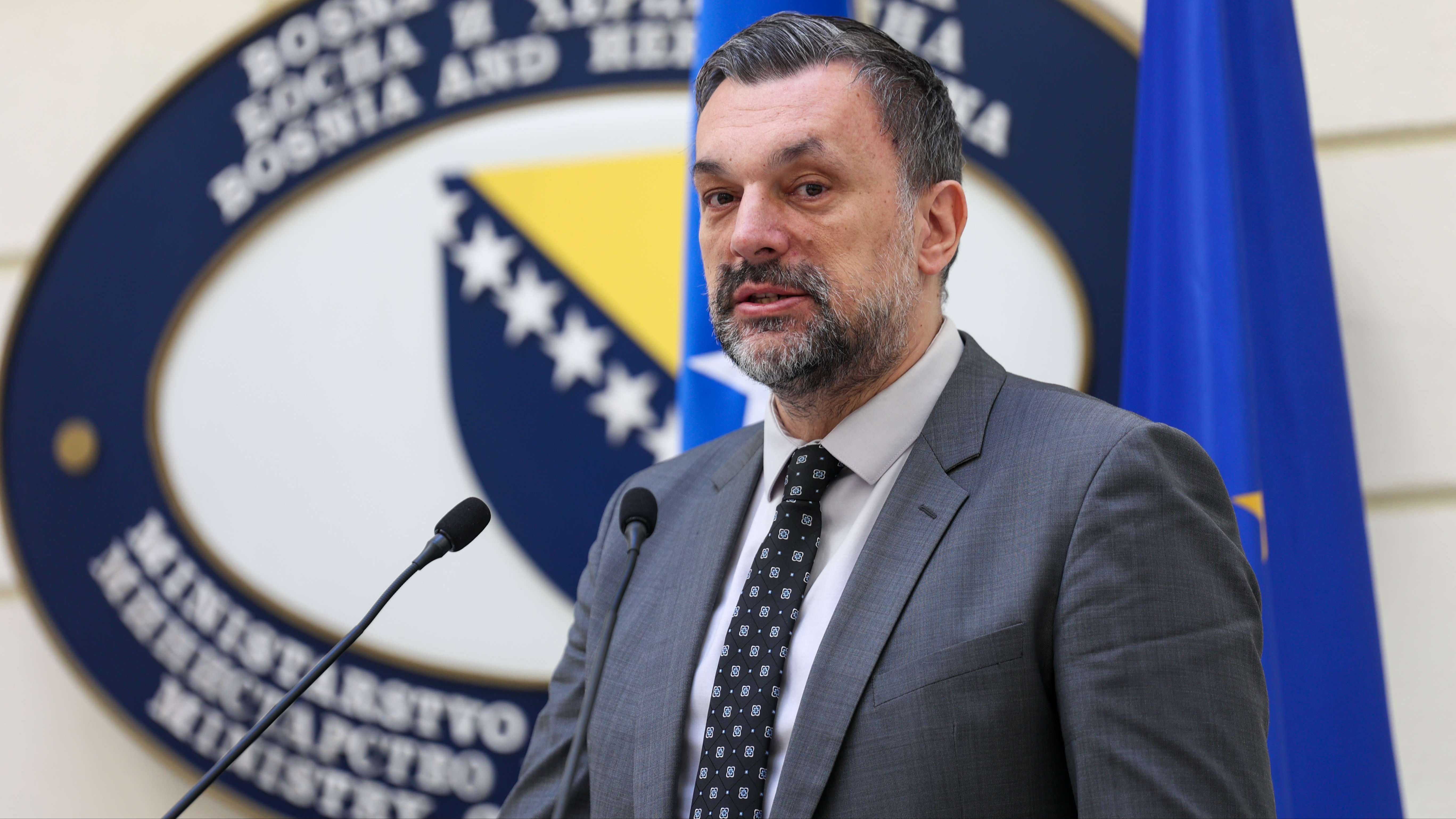 Ali, nažalost, Vi Ustav BiH ne poštujete, i to smo vidjeli kroz Vaše slanje instrukcija u DKP mrežu