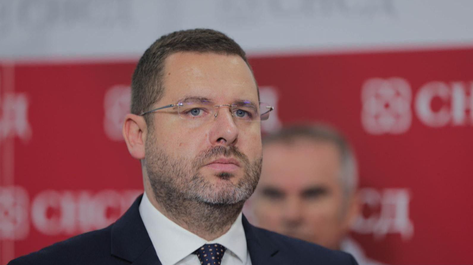 Delegat u Klubu Srba u Domu naroda Parlamentarne skupštine BiH Radovan Kovačević izjavio je da niko neće i ne može hapsiti državno rukovodstvo RS.