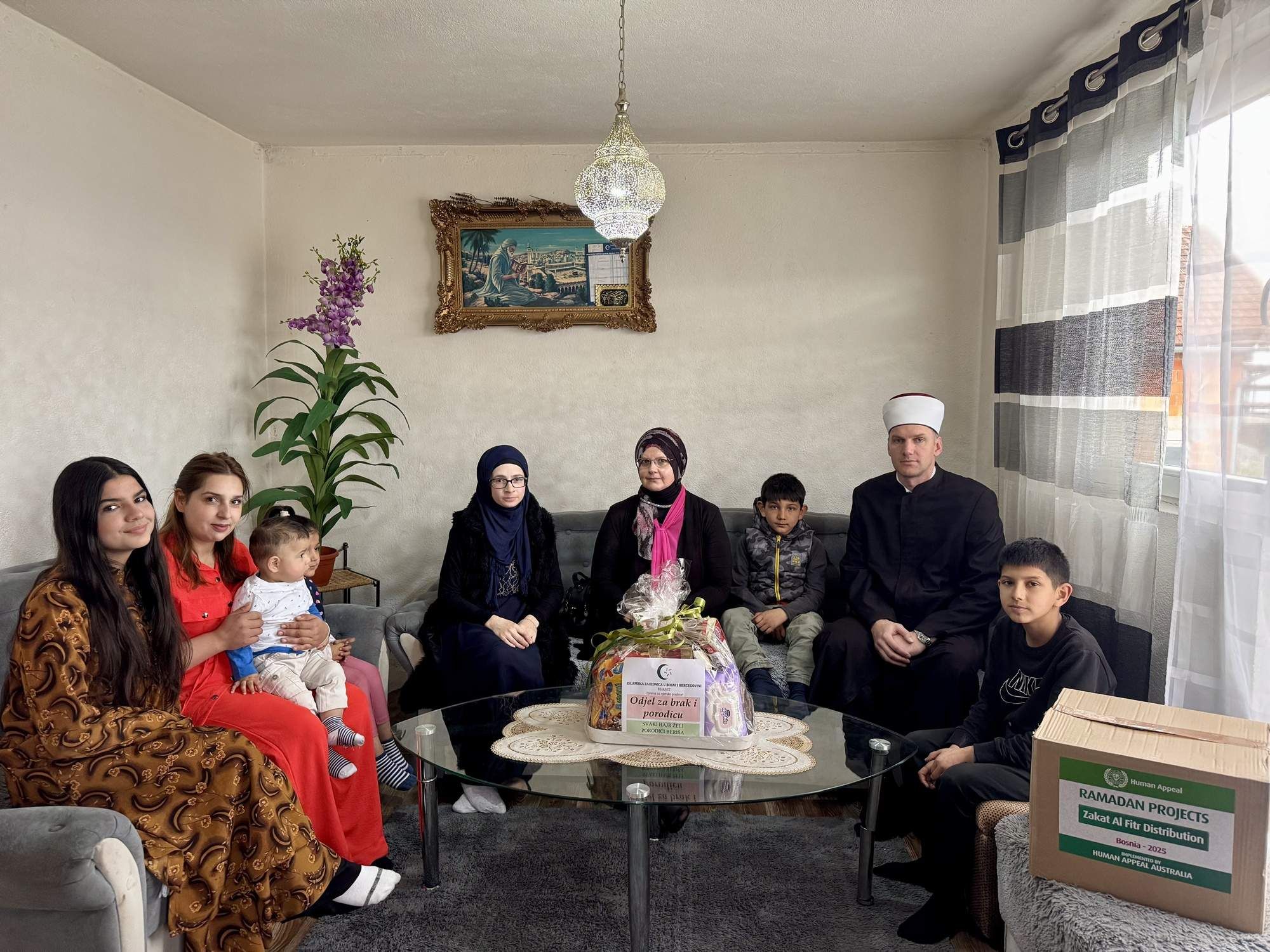 Podrška natalitetu: Reisul-ulema darovao devet porodica u Bosanskoj krajini