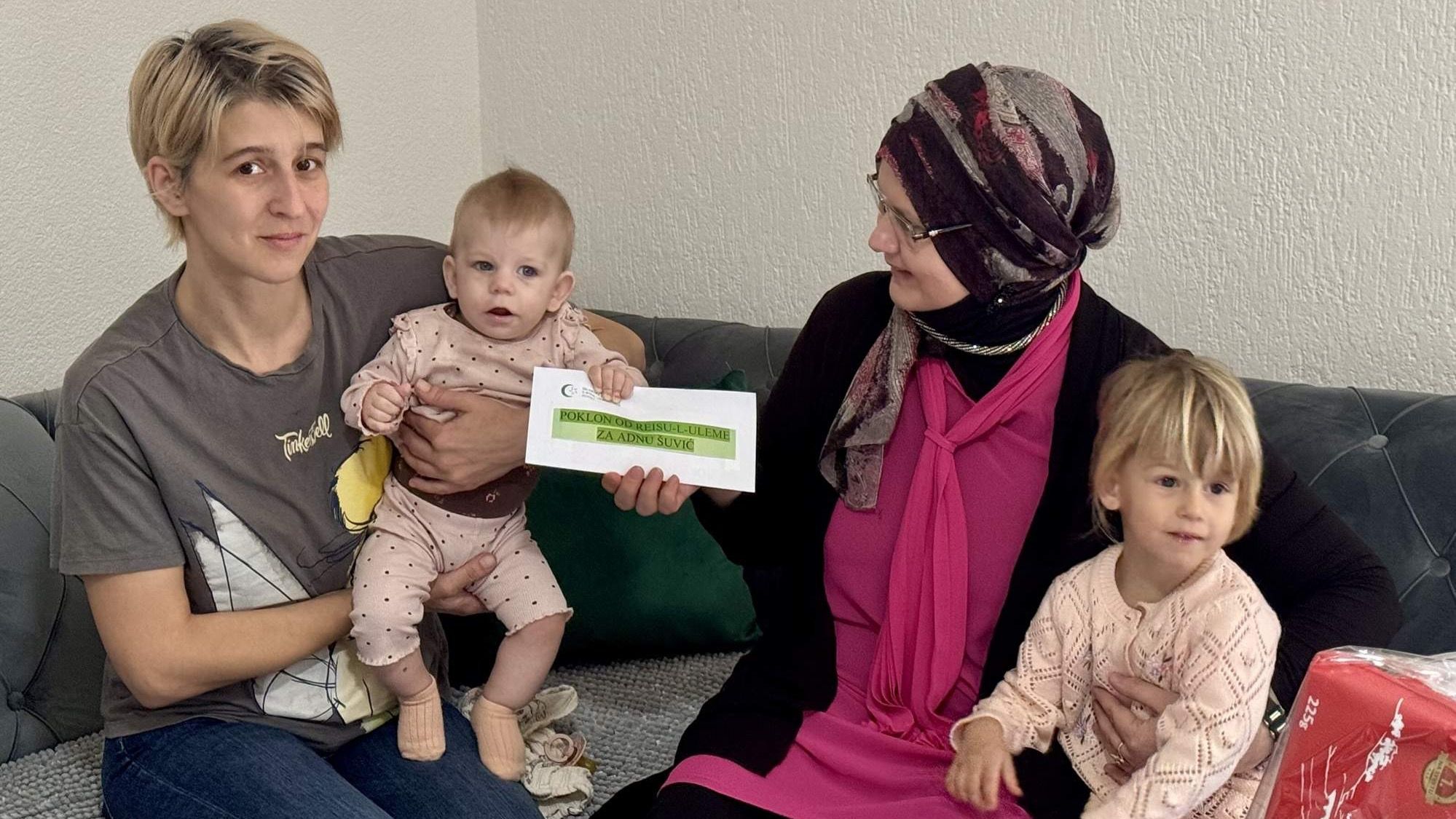 Podrška natalitetu: Reisul-ulema darovao devet porodica u Bosanskoj krajini