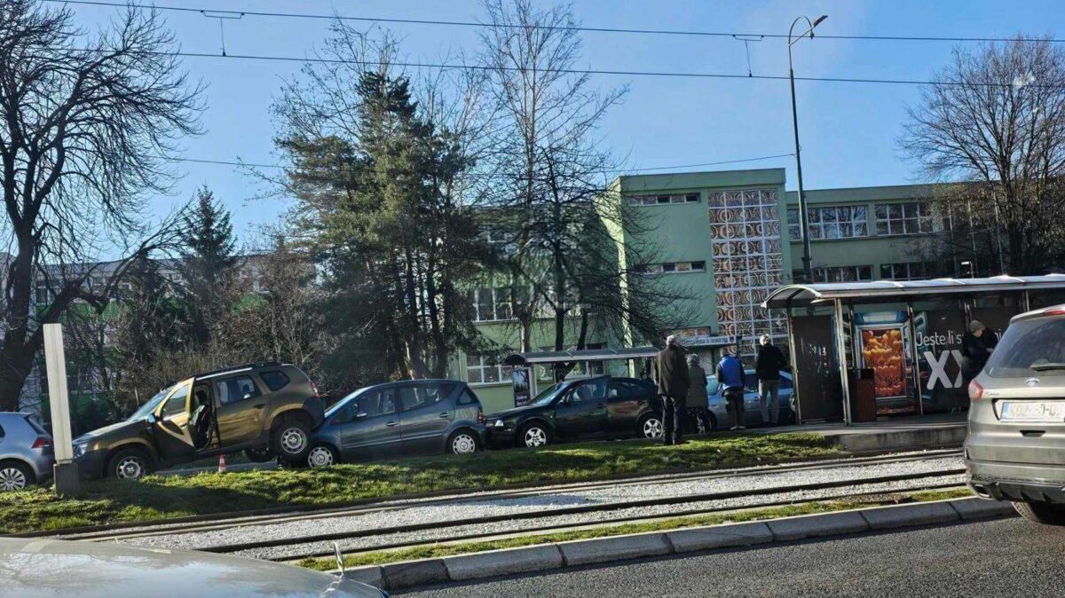 Kolaps u Sarajevu: Deset automobila učestvovalo u saobraćajnoj nesreći