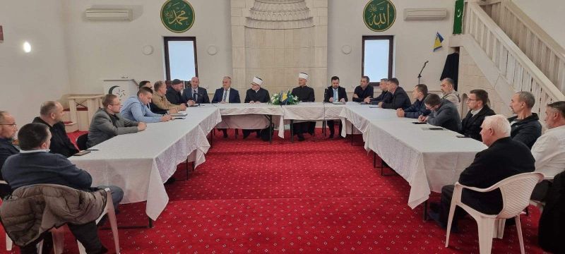 Nakon predavanja, dr. Ljevaković se sastao s predsjednicima i glavnim imamima svih medžlisa Muftijstva banjalučkog