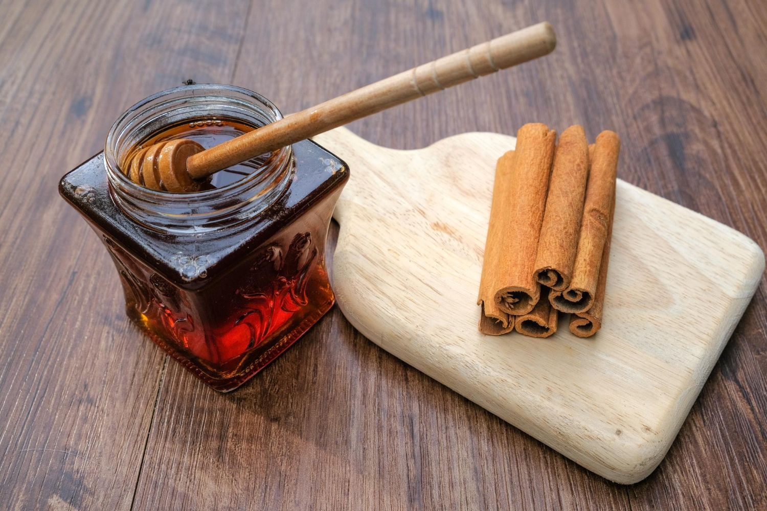 Kombinacija meda i cimeta se u tradicionalnoj kineskoj, ali i Ajurveda medicini koristi kao dio programa koji služi za iscjeljenje.