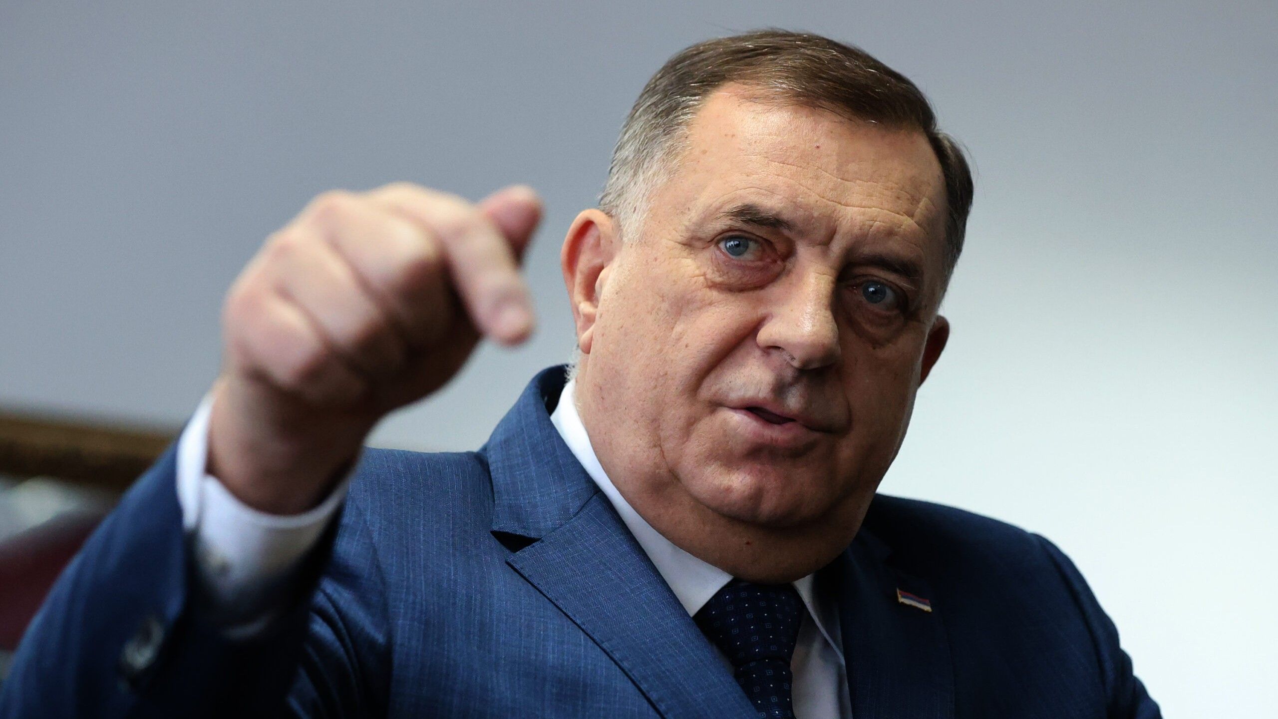 Na pitanje da prokomentariše ono što se čulo iz Washingtona o tome da Dodik podriva stabilnost institucija na nivou BiH, Vučić je rekao da nije saglasan sa takvom porukom