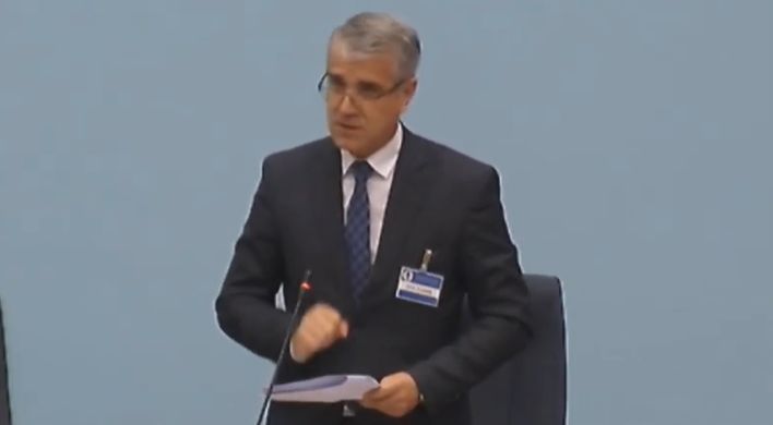 Narodna skupština RS u skladu s Poslovnikom o radu ima obavezu da zakaže sjednicu na zahtjev Vlade, predsjednika RS i u tom kontekstu nema ništa sporno.
