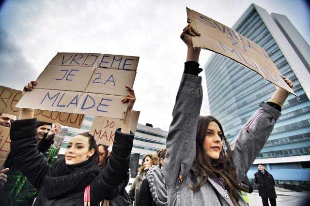 Generacija nade ili odlaska: Brojni su izazovi pred mladima u BiH