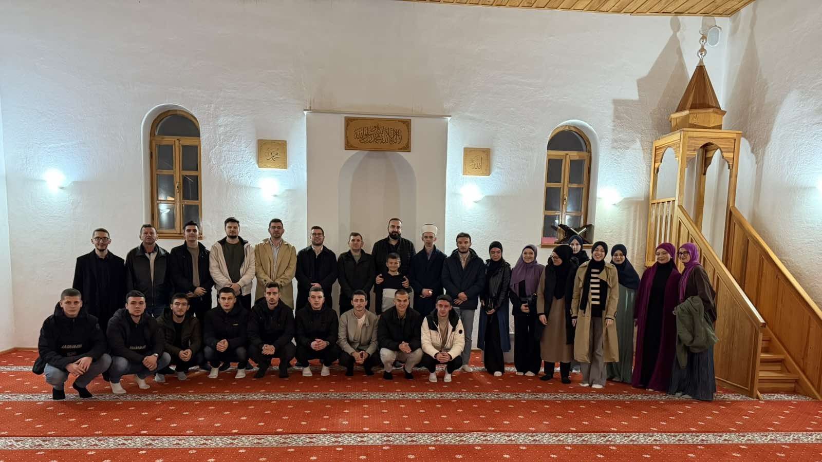 Iftaru su prisustvovali mladi iz Konjica, Mostara i Stoca zajedno sa svojim koordinatorima Ammarom Lavićem, Madžidom Brajevićem i Alminom Pehiljom.