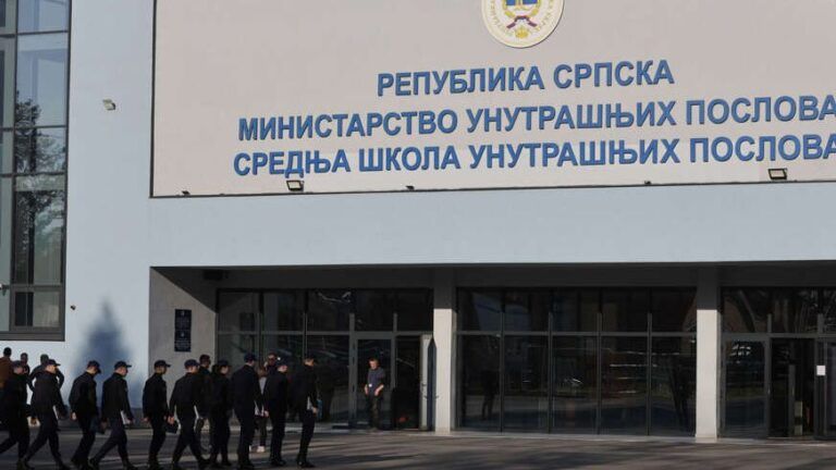 Obojica su već udaljena iz škole, ali ne i iz MUP-a, a predmet je formiran nakon što je Srpskainfo prva objavila informacije o skandalu koji je potresao i zaposlene.