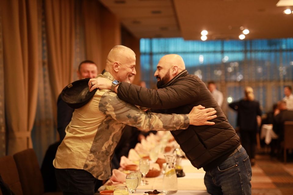 Iftar je organizovan pod pokroviteljstvom stranke Rame Isaka u hotelu u Zenici, a okupio je brojne političke i javne ličnosti.