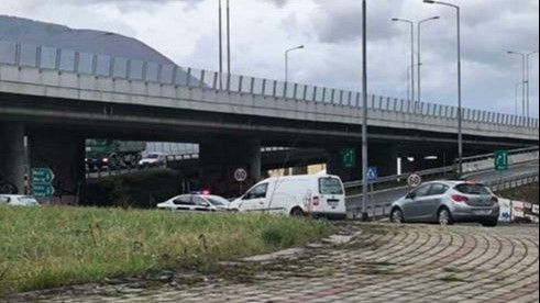 Vozilo marke "Mercedes", kojim je upravljao S.M., udarilo je u zaštitni betonski zid                                  