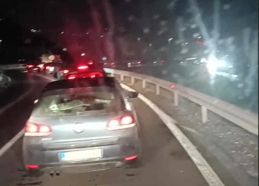 Dvije osobe su uslijed zadobijenih povreda prebačene u Kantonalnu bolnicu Zenica, kazali su nam iz policije