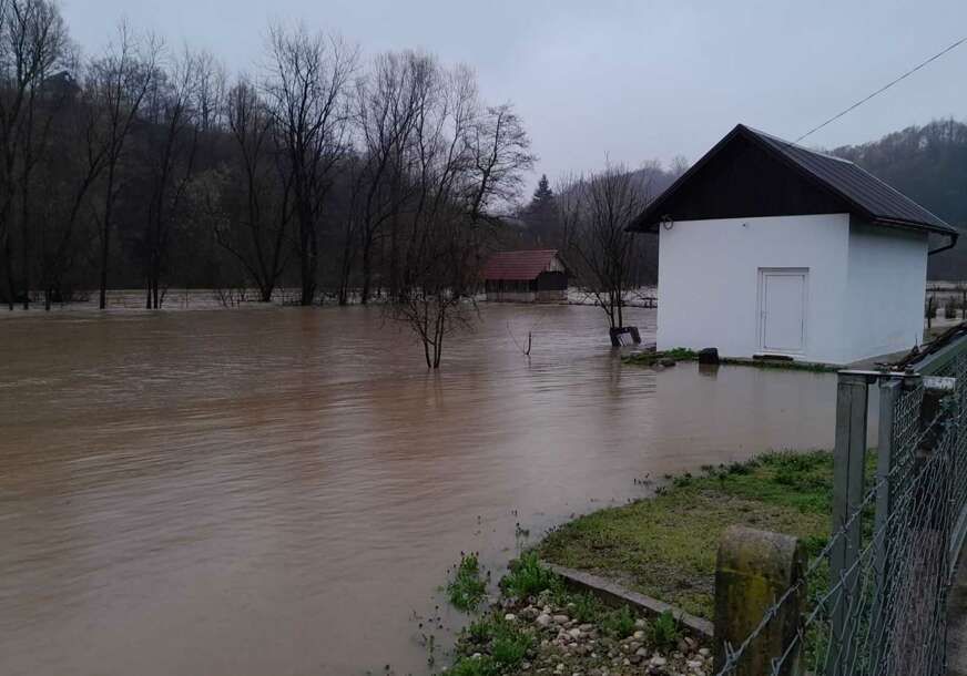 Ciklonski užas ide prema Balkanu: Obilna kiša paralisala BiH, ali i region