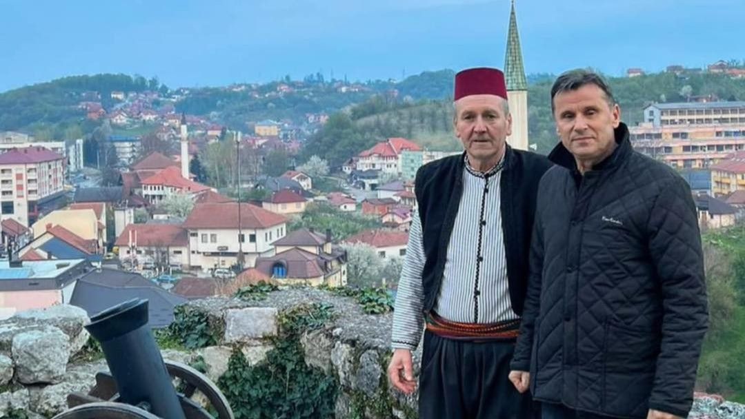 Na oficijelnoj stranici bivšeg premijera Federacije BiH Fadila Novalića objavljena je bajramska čestitka.