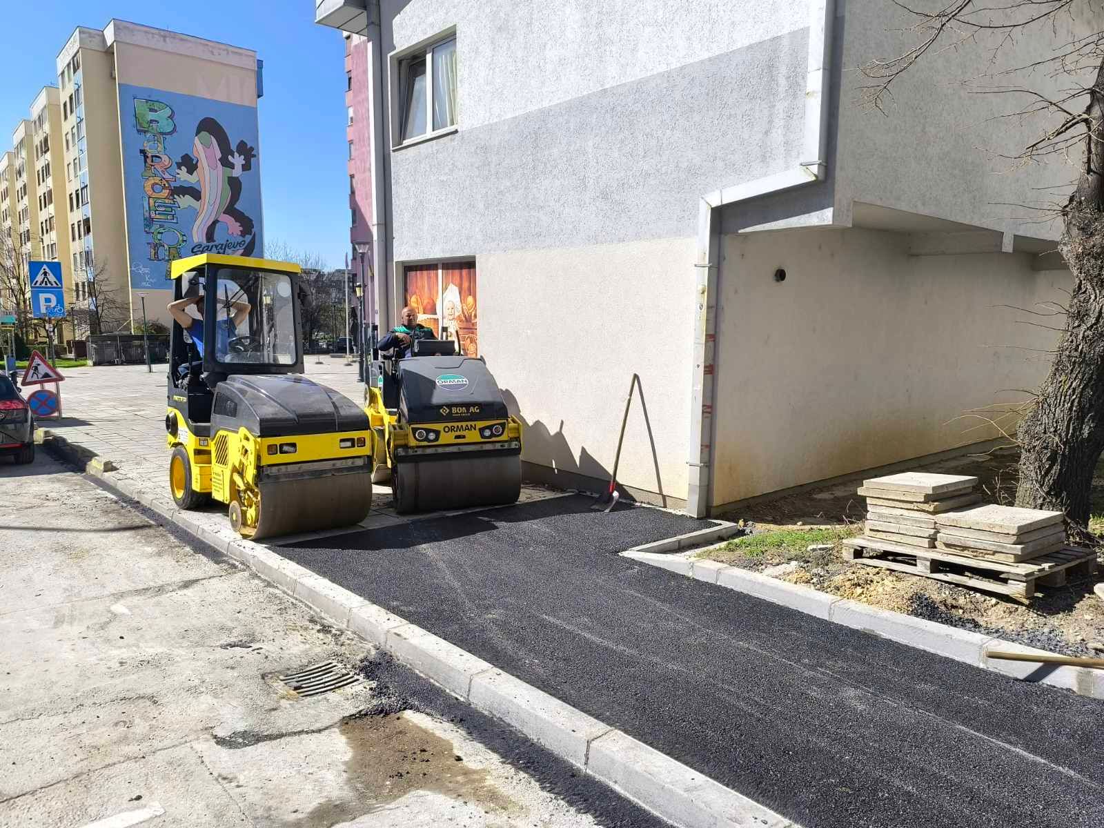Asfaltiranje pješačkih staza, prilaza stambenim zgradama i požarnih puteva u Olimpijskoj ulici