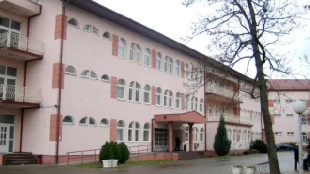 Lubinović je naveo da ga je „inspektor Mido“ u više navrata u ponoćnim satima odvodio u motel tražeći da potpiše neke zapisnike koje nije ni pročitao