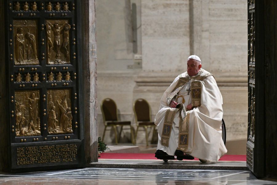 Vatikan nakon Papine respiratorne krize: Papa se ne smatra izvan opasnosti