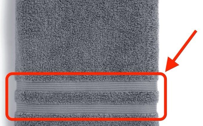 Neki su pak tvrdili da je to praktičan način da razlikujemo gornju i donju stranu, čime bismo izbjegli korištenje iste strane za lice i stražnjicu