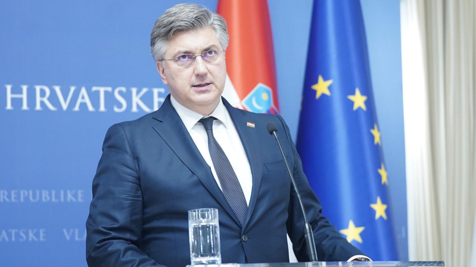 Želim vam da obnovljenom snagom vjere blagdansko vrijeme provedete u miru i sreći, radosti i porodičnom zajedništvu, Bajram šerif mubarek olsun