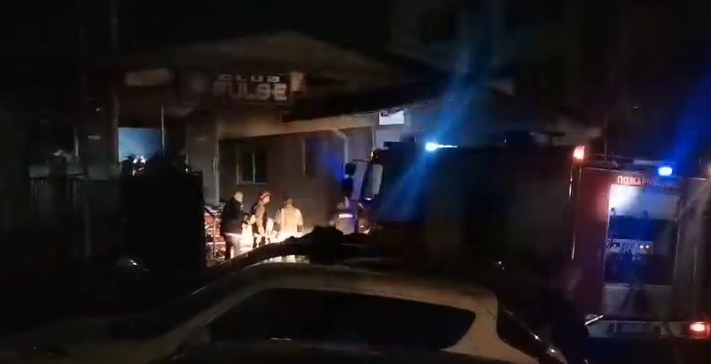 Doktorica je naglasila i kako je najviše povreda među dovezenim osobama uzrokovano stampedom koji je nastao nakon izbijanja požara