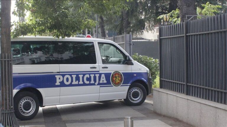 Uprava policije saopštila je da su policijski službenici postupali po prijavi direktorice Fonda rada A. M. (41).