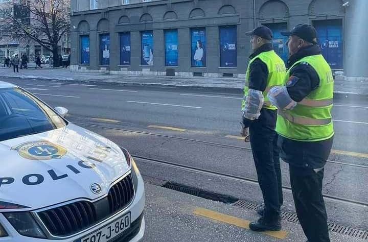 U toku proteklog dana službenici policije MUP-a Kantona Sarajevo preduzimajući redovne mjere kontrole saobraćaja uručili su 244 prekršajna naloga.
