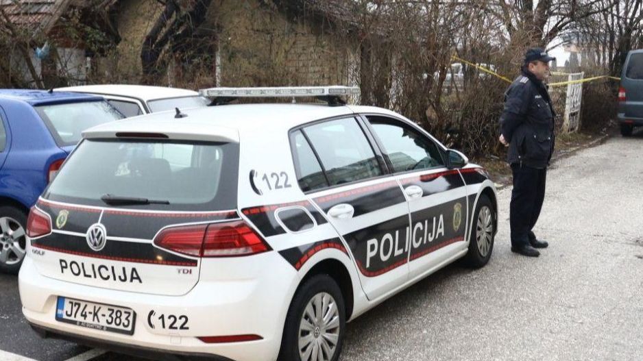 Također su oštećena putnička motorna vozila Passat                          
