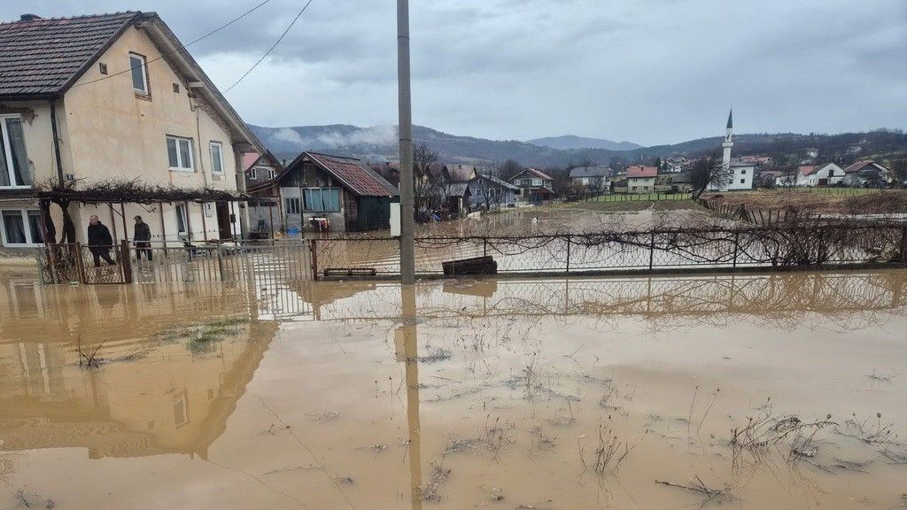 Na području općine Jajce uslijed obilnih padavina došlo do izlijevanja manjih bujičnih potoka koji nemaju stalni tok