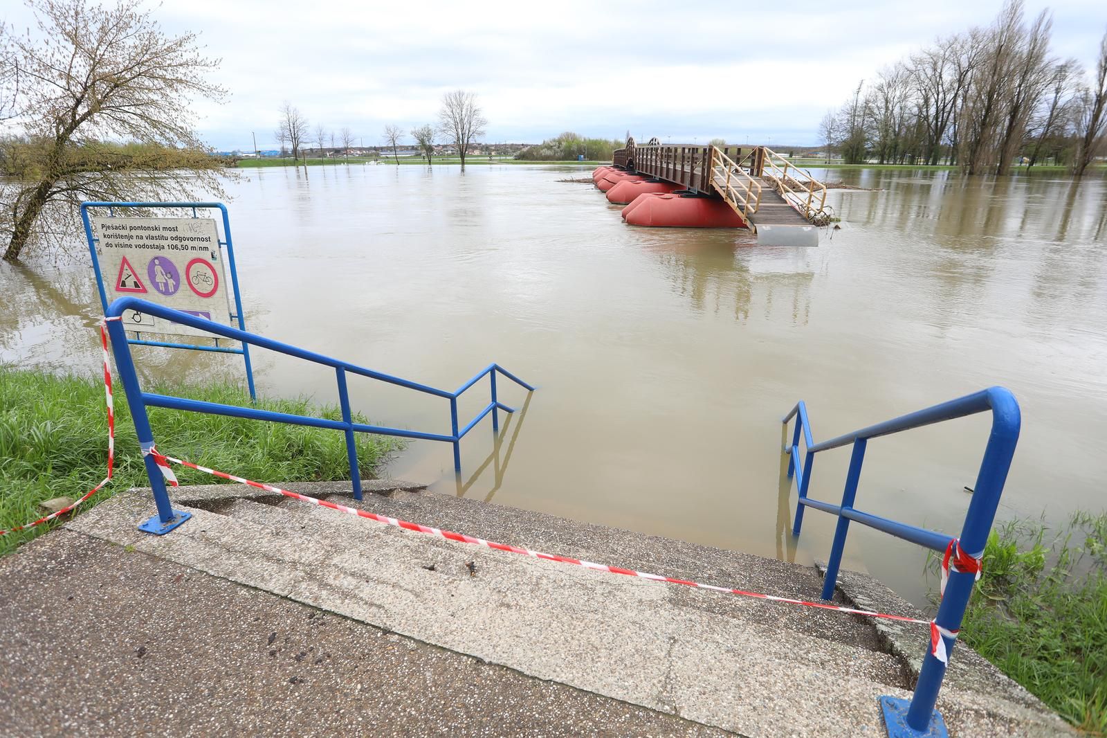 Poplave u susjedstvu: Vrhunac vodenog talasa na Savi danas kod Jasenovca