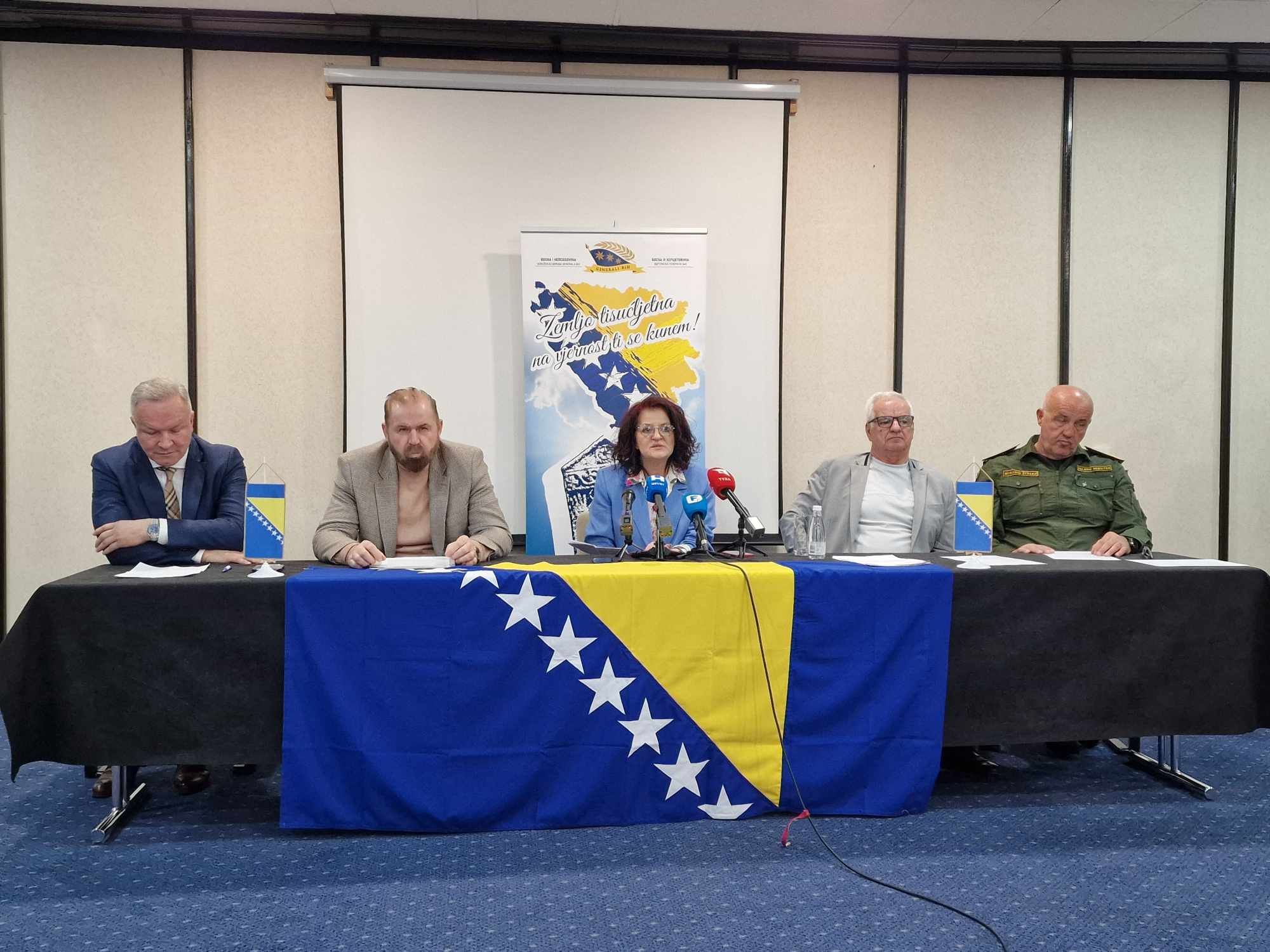 Tražimo adekvatnu reakciju međunarodnih snaga i institucija prema MUP-u RS koji djeluju mimo odredbi, rekao Bošnjaković