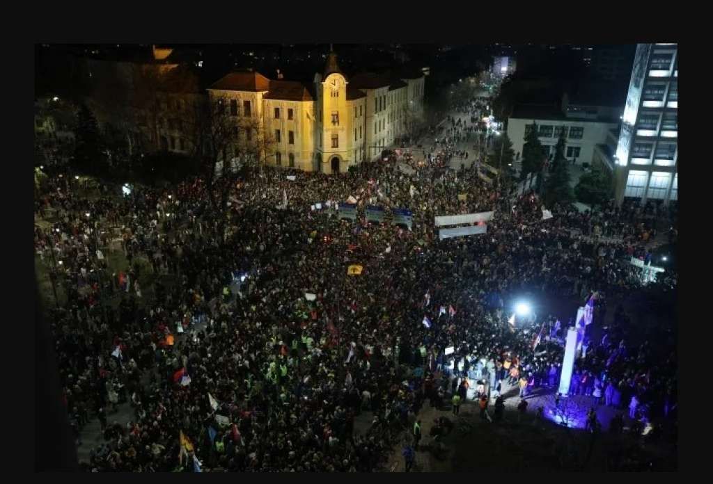 Masovni protest u Nišu završio 15-minutnom šutnjom za 15 poginulih u Novom Sadu