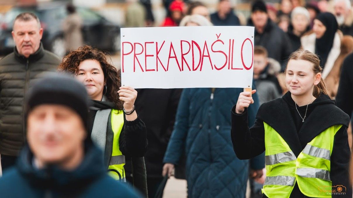 U otvorenom pismu upućenom medijima, pozvali su ih da 8. marta ne izvještavaju o političkim temama