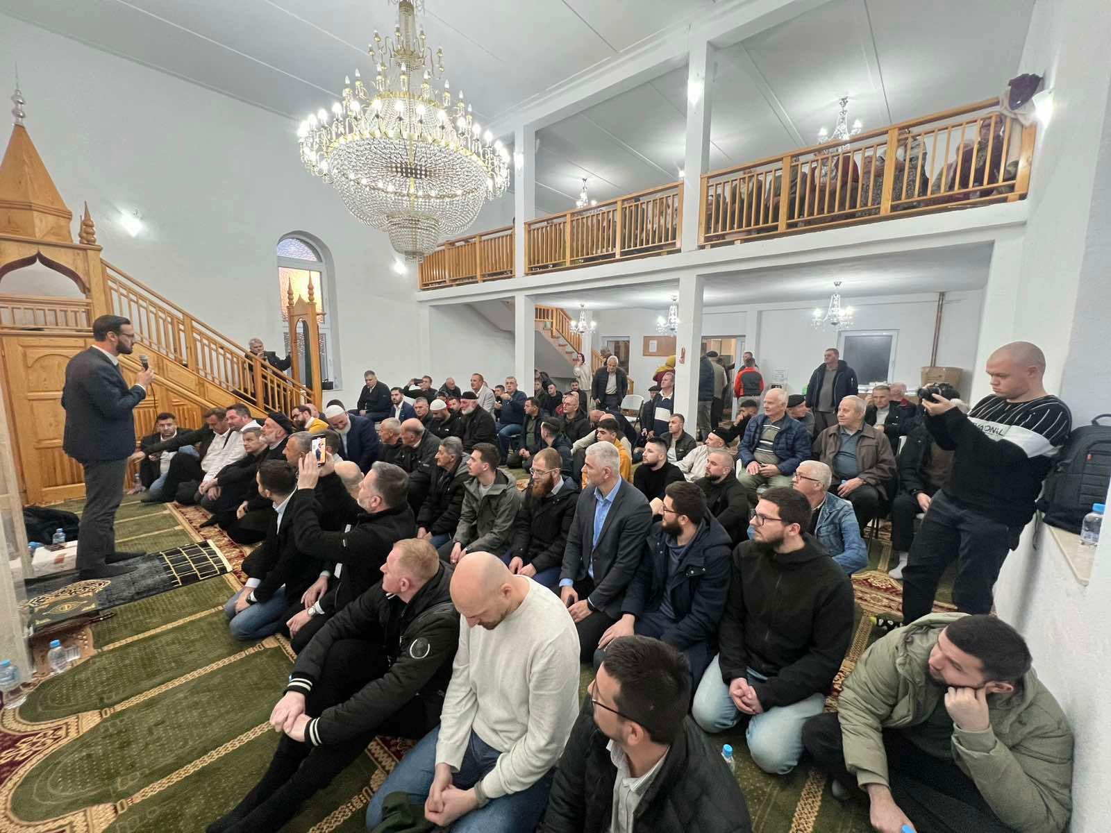 Prisutnima se obratio i Mustafa Nuhanović, jedan od heroja odbrane Žepe, ratni vojni invalid i povratnik u hanpijesačko selo Brložnik.