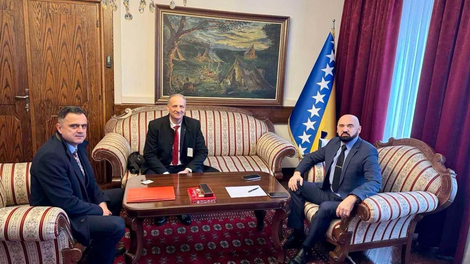 Načelnik Mašić se zahvalio ministru Isaku na izdvojenom vremenu i srdačnom prijemu te istakao kako je ovaj sastanak važan korak u realizaciji daljnjih općinskih planova