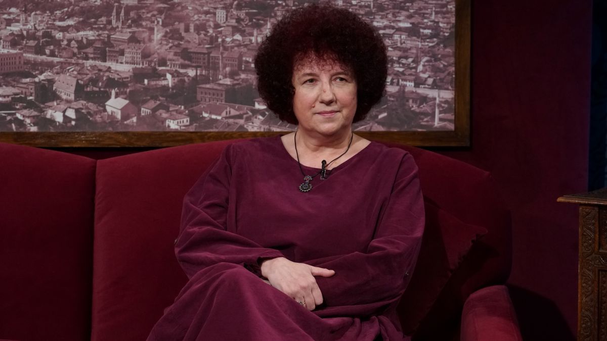 Arabeska je, uz kaligrafiju u islamskoj kulturi i civilizaciji, umjetnička forma koja je iznimno važna i ona je, možemo slobodno da kažemo, sveprisutna.
