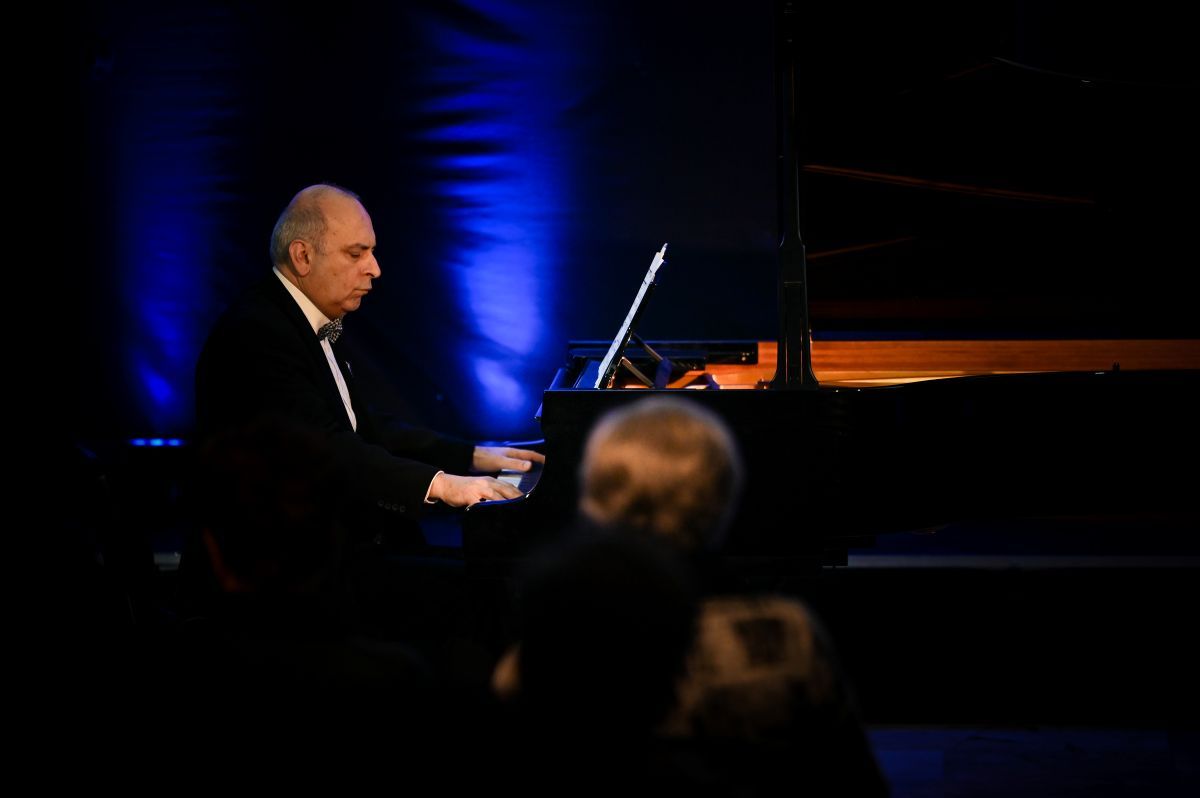 Koncert je realiziran u saradnji Muzičke akademije Univerziteta u Sarajevu i Bosanskog kulturnog centra KS.
