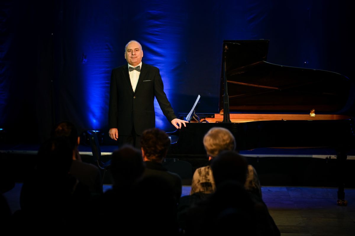 Koncert je realiziran u saradnji Muzičke akademije Univerziteta u Sarajevu i Bosanskog kulturnog centra KS.
