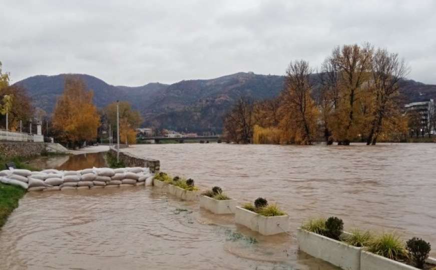 Obilnije padavine se danas i sutra očekuju u Hercegovini, dok se od sutra centar jačih padavina se premješta ka sjeveru i istoku zemlje.