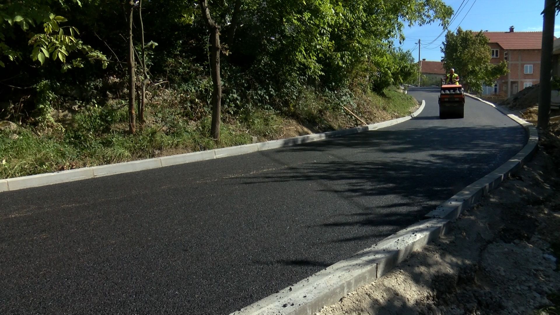 Počeli radovi na sanaciji puta Krivoglavci 1
