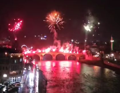 Grupa mladih entuzijasta, pod okriljem Jedinstvene organizacije boraca Konjic, priredila je spektakularni vatromet 