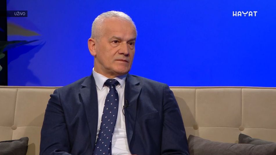 Govoreći o tome kako sačuvati identitet govori da se to najbolje ostvaruje u porodici kroz odgoj ali da se i institucionalno treba raditi na tim vrijednostima