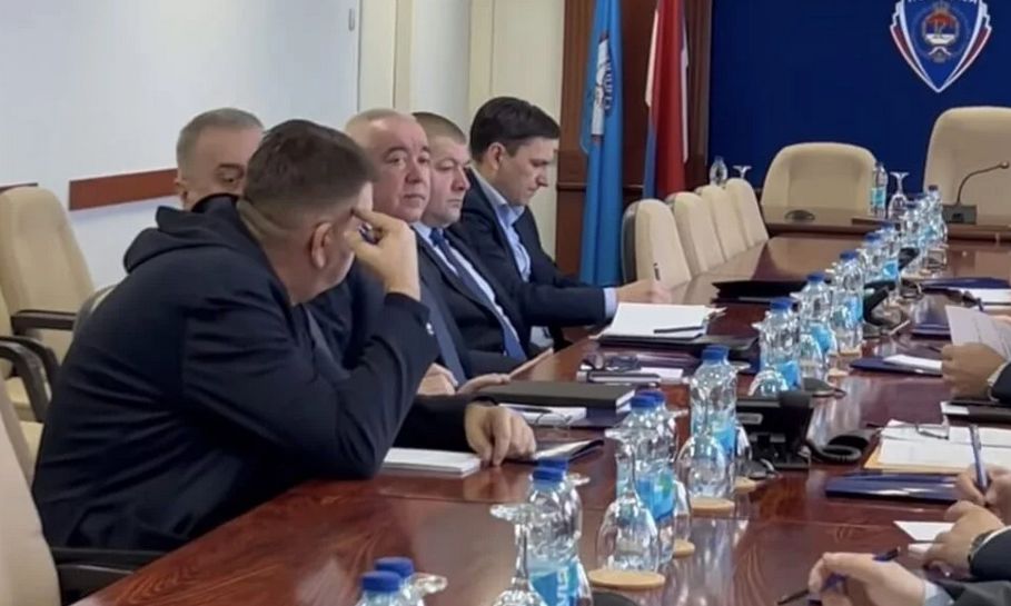 Srpski kadrovi u sigurnosnim agencijama BiH sastali su se u nedjelju ujutro u zgradi MUP-a RS sa Miloradom Dodikom, Željkom Cvijanović i čelnicima MUP-a Republike Srpske.