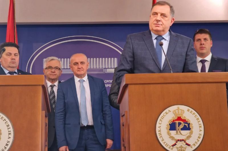 Ovakve promjene dolaze kao reakcija na prvostepenu presudu protiv Milorada Dodika, a nakon što je NSRS već izglasala razvlaštivanje Tužilaštva BiH, Suda BiH, SIPA-e i osnivanje VST